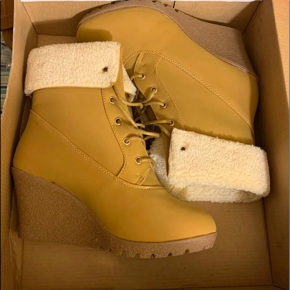 Dollhouse Shoes - ❄️❄️Dollhouse ankle booties❄️❄️